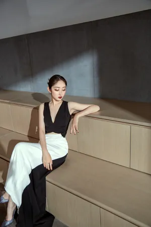 蒋梦婕深V礼服性感写真图片_1