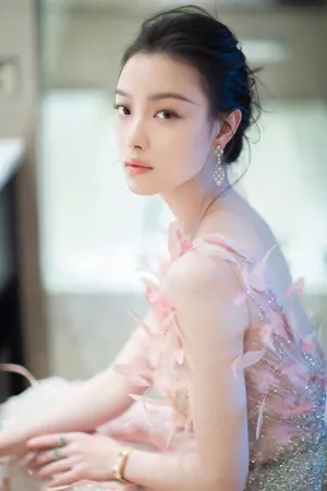 倪妮粉色系仙女范写真图片_4