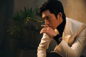井柏然白西装矜贵写真图片_3