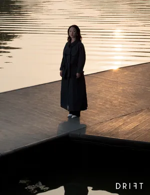 周迅静谧冬日大片写真图片