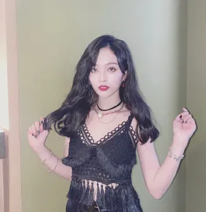吴宣仪黑色系妩媚性感写真图片_7