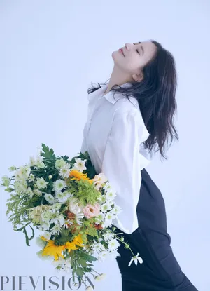 熊乃瑾清秀甜美写真图片