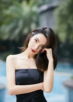 代斯开叉礼服性感写真图片_3