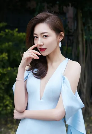 黄梦莹蓝色礼服性感写真图片