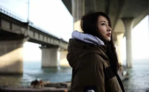 弦子随性街拍写真图片