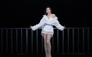 黄英亮片长靴性感时尚写真图片_8