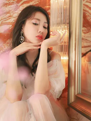 弦子粉色蕾丝礼服性感写真_1