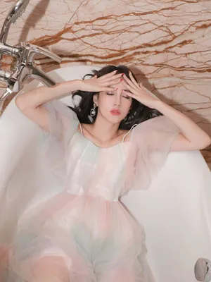 弦子粉色蕾丝礼服性感写真_6
