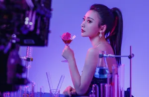 柳岩抹胸裙性感写真图片_3