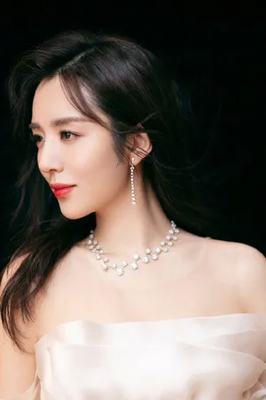 王晓晨优雅白裙写真图片_4