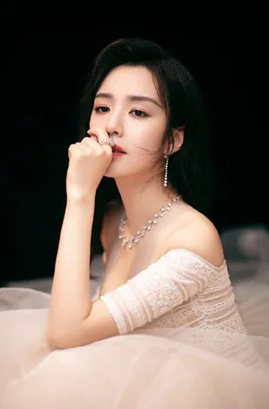王晓晨优雅白裙写真图片_6