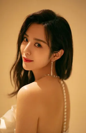 王晓晨优雅白裙写真图片_8