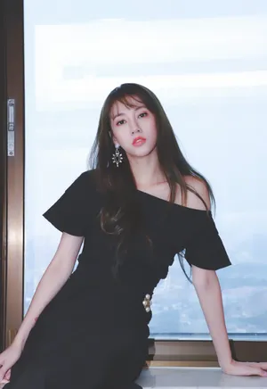 弦子黑色斜肩礼服性感写真_7