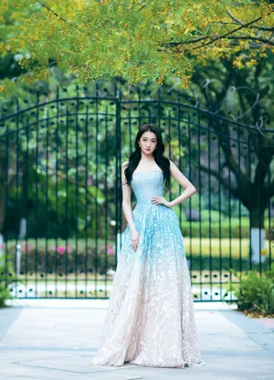 关晓彤蓝色礼服超美写真图片_1