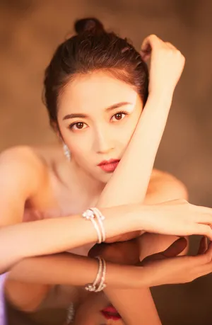 陈钰琪粉色纱裙唯美写真图片_2