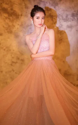 陈钰琪粉色纱裙唯美写真图片_6