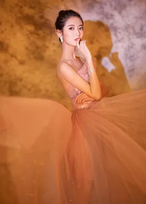 陈钰琪粉色纱裙唯美写真图片_7
