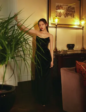 宋妍霏抹胸开叉裙性感写真图片_1