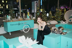 宋妍霏抹胸开叉裙性感写真图片_14