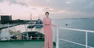 蓝盈莹粉色长裙优雅写真图片_11