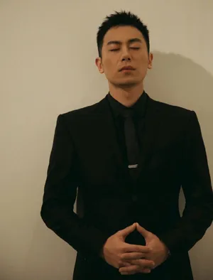 朱亚文绅士魅力西装写真图片