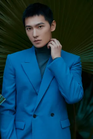 杨洋蓝色西服帅气写真图片_4