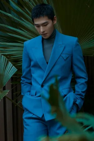 杨洋蓝色西服帅气写真图片_7
