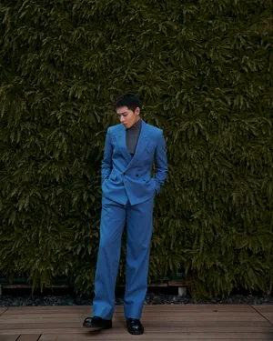 杨洋蓝色西服帅气写真图片_11