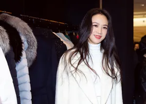 汤唯文艺范优雅活动照图片_3