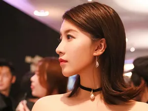 杜雨宸蓝色镶钻纱裙气质甜美写真_2