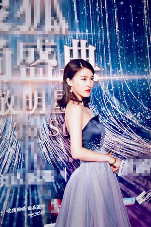 杜雨宸蓝色镶钻纱裙气质甜美写真_3