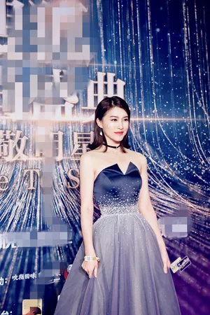 杜雨宸蓝色镶钻纱裙气质甜美写真_4