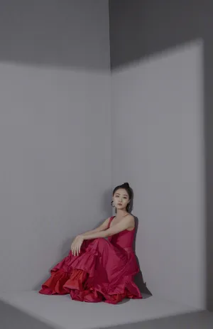 蓝盈莹最新时尚杂志写真图片_3
