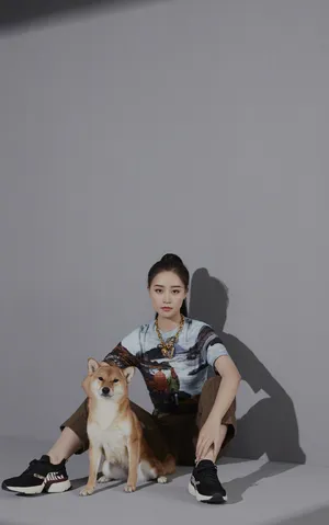 蓝盈莹最新时尚杂志写真图片_5