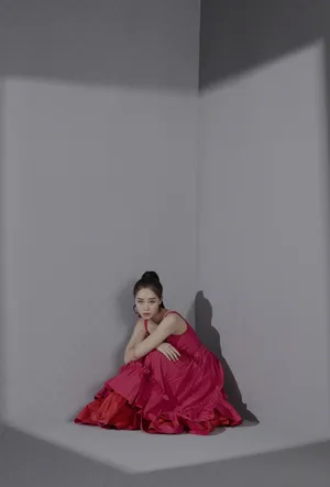 蓝盈莹最新时尚杂志写真图片_7