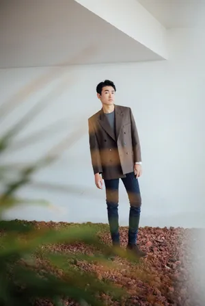 王彦霖简约休闲风写真图片_7