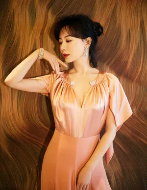 陈数粉裙温柔优雅写真图片_6