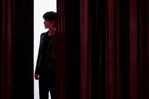 易烊千玺独特西装绅士帅气图片_5