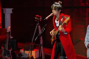 易烊千玺2019玊尔演唱会舞台照图片_9