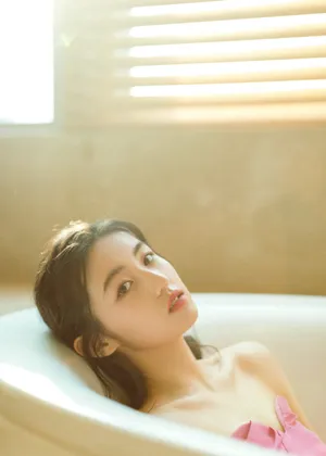 张子枫粉裙甜美写真图片_5