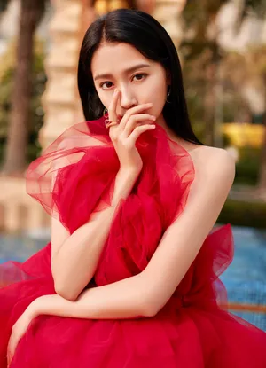 关晓彤红裙性感优雅写真图片_8