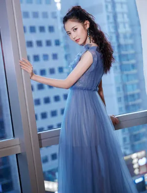 陈钰琪深V纱裙优雅写真图片_5