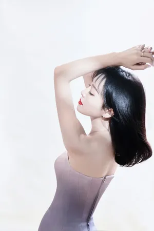 秦岚高挑纤细身材性感图片_5