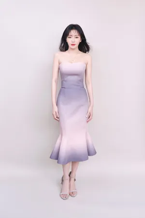 秦岚高挑纤细身材性感图片_8