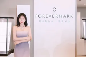秦岚高挑纤细身材性感图片_9