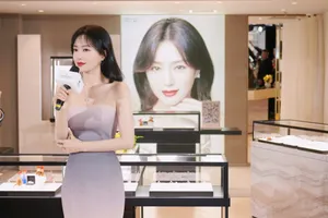 秦岚高挑纤细身材性感图片_10