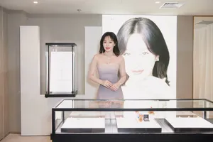 秦岚高挑纤细身材性感图片_11