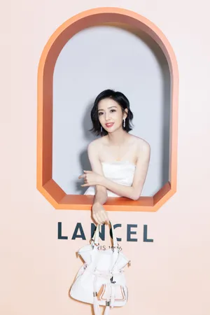 佟丽娅时尚浪漫性感写真图片_4