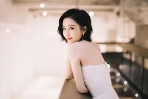 佟丽娅时尚浪漫性感写真图片_7