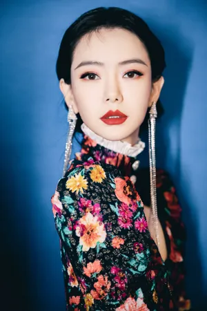 戚薇这样唱好美性感图片_2